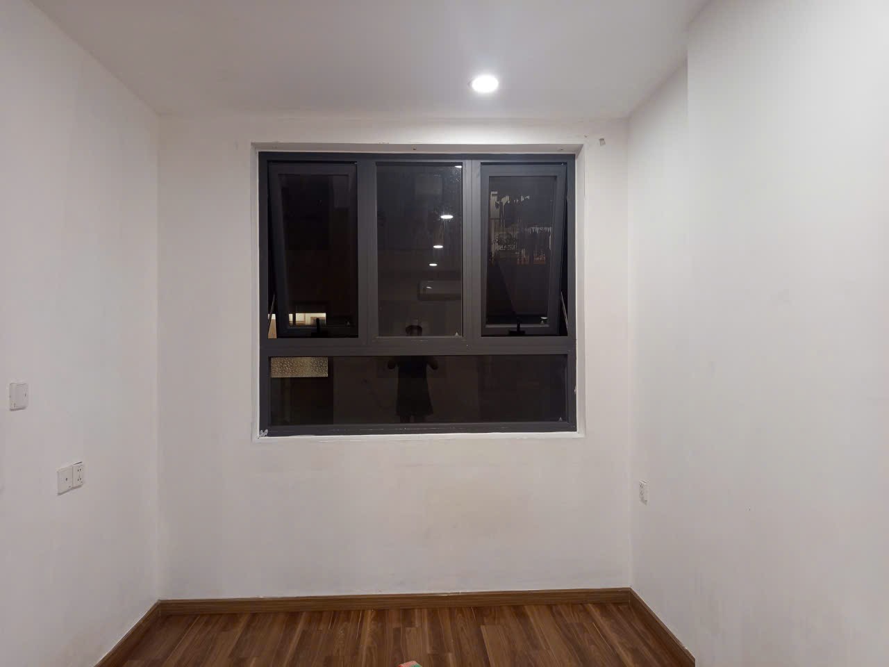 Ảnh thực tế: cửa sổ căn hộ
