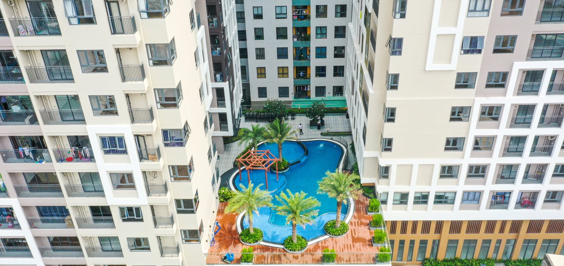 Hồ bơi nhìn từ trên cao tại The EastGate — nguồn Kim Oanh Group