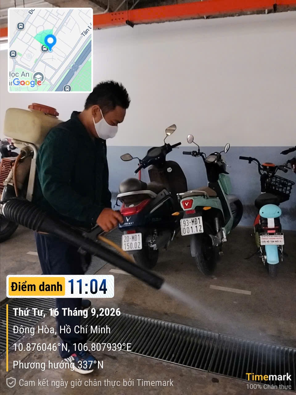 Phun thuốc quanh rãnh thoát nước tại The EastGate — ảnh 4/16